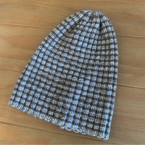 SOLD 🌺Brown and white slouchy beanie- last chance! - Picture 4 of 7